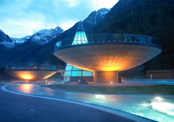     Wieczorny nastrój w termach Aqua Dome / Aqua Dome, Längenfeld, Austria